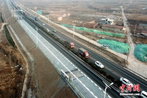 全球首个承载式光伏高速公路试验段通车