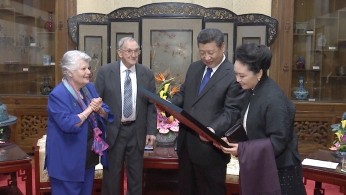 习近平亲民外交六个瞬间