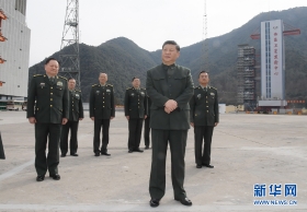 习近平视察看望驻四川部队某基地官兵