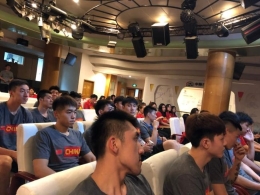 中国男篮昨日全体接受了媒体知识的培训课