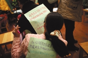 卫健委：青少年玩电子产品单次不超15分钟