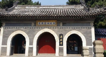 中国最牛寺庙竟然连康熙御赐的名字都不用