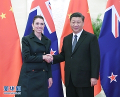 习近平会见新西兰总理阿德恩