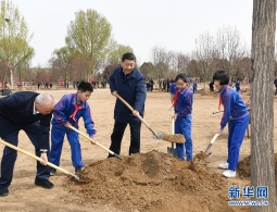 国家主席习近平参加首都义务植树活动