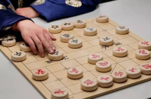 下棋可以清静养性 在对弈中乐而忘忧