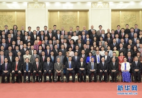 习近平向世界各地华侨华人致以诚挚问候