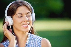 音乐能提升积极情绪、减少负面情绪