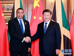习近平会见牙买加总理霍尔尼斯