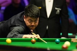 英锦赛颜丙涛6-1罗伯逊 梁文博胜李行进8强