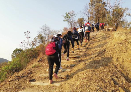 国家射箭队登山拉练 冬训显成效携手攀高峰