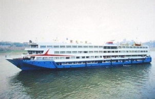 一载有400多人客轮在长江湖北段倾覆