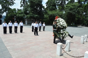 习近平：政策好不好 要看乡亲是哭还是笑