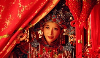传统文化：凤冠霞帔缘何成古代新娘标配