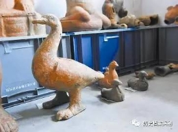 汉代时装有多潮 陶俑穿“低腰裤”
