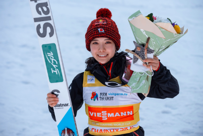 超越男选手成史上第一 日本滑雪美女创造新纪录