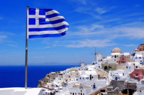 希腊正式“开门迎客” 以期恢复受重创的旅游业