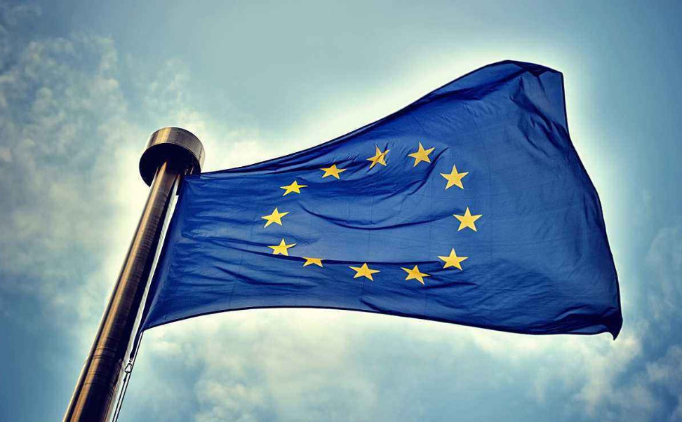 欧盟正式批准12个成员国经济复苏计划