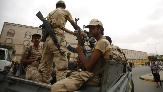 也门政府军与胡塞武装交火 导致双方至少17人死亡