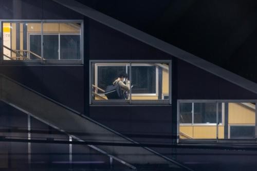 日本新增新冠确诊病例创新高 新增死亡再过百