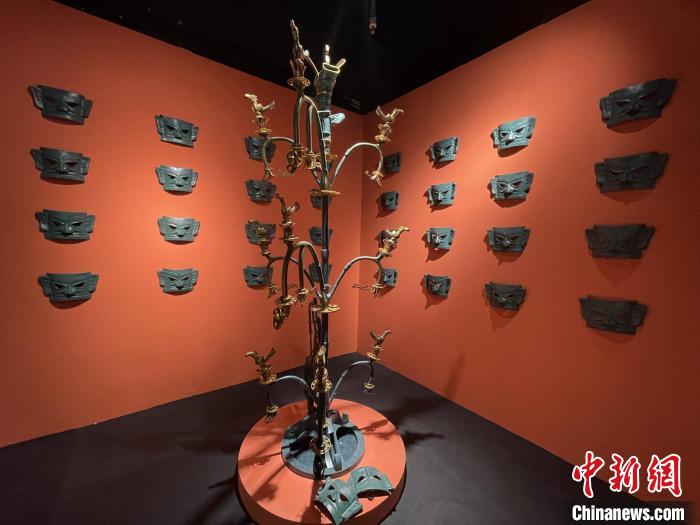 作品《三星堆系列》。 徐银 摄 作品《三星堆系列》。 徐银 摄