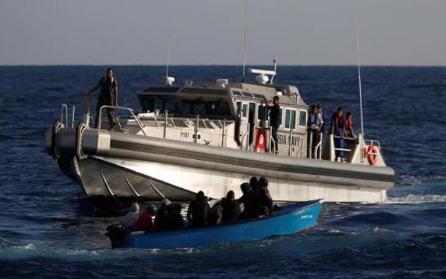 4艘偷渡船在突尼斯海域沉没 至少4人遇难