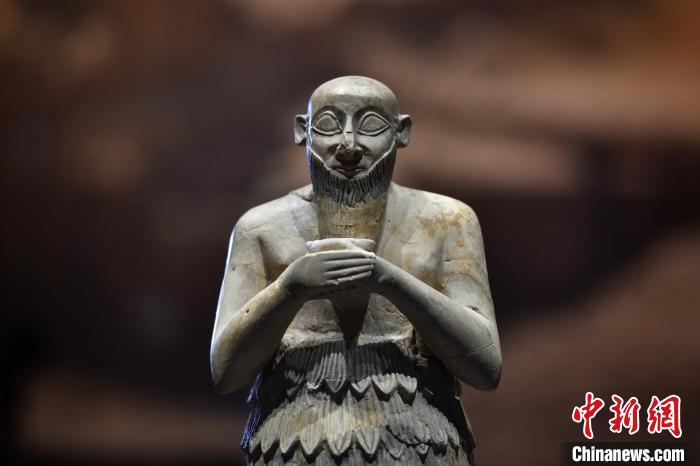 图为祭拜者雕像,青铜时代早期,距今4600年-4400年。 韦亮 摄 图为祭拜者雕像,青铜时代早期,距今4600年-4400年。 韦亮 摄