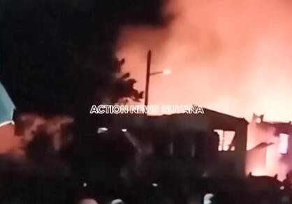 圭亚那一所中学宿舍发生火灾致20人死亡