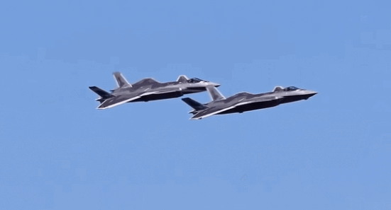 运油-20、歼-20、歼-16三机空中加油通场将向公众展示