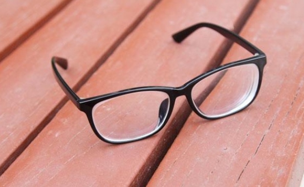 长期戴眼镜 真的会导致眼睛变形吗