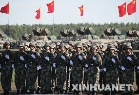 俄方总导演称无论天气如何演习照常进行[组图]