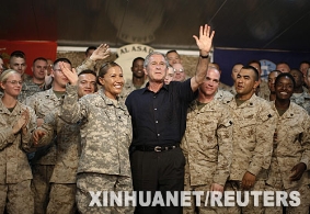 布什突访伊拉克
