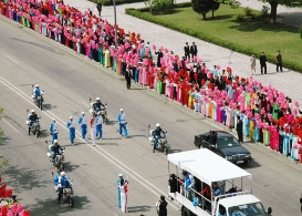 北京奥运圣火在平壤传递(组图)