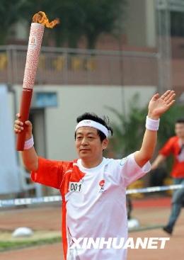 北京奥运圣火在泰州传递 [组图]