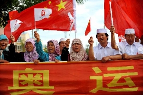 北京奥运圣火在宁夏吴忠传递 [组图]