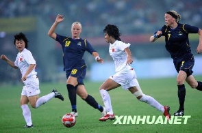 中国女足2比1战胜瑞典 [组图]
