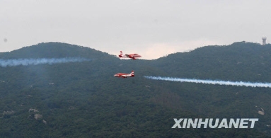 印度空军“阳光”特技飞行表演队进行训练 [组图]