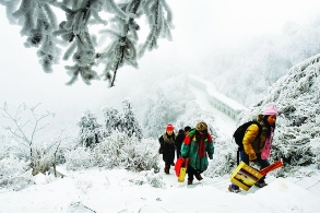 湖南34县市出现雨雪冰冻天气 [组图]