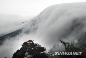 水墨山水韵　庐山瀑布云 [组图]