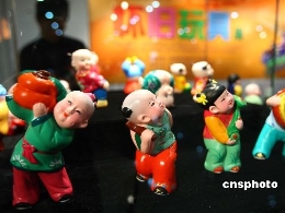 北京举行第二届“六一”怀旧玩具展 [组图]