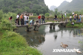 湖南发现宋代奇妙石桥 [组图]