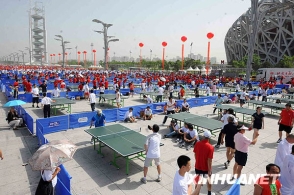 北京举办千台万人展示乒乓球活动 [组图]