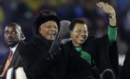 世界杯闭幕式 前南非总统曼德拉现身