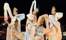 ä¿ƒè¿›æ–‡åŒ–å’Œè°å…±èž äºšè¿éŸ³ä¹ä¼šç››å¤§ä¸Šæ¼”[ç»„å›¾]
