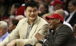 NBA常规赛：火箭迎战湖人 姚明观战(组图)