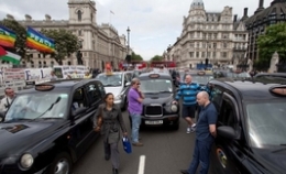 伦敦出租车司机集会示威 抗议奥运交通管制(组图)