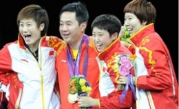奥运会乒乓球女团决赛 中国队完胜对手夺冠