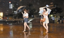“天秤”逼近 台湾多地大雨(图)