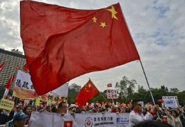 香港数千市民上街挺梁（组图）