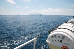 中国海警舰船巡航钓鱼岛 日本派7舰跟踪监视