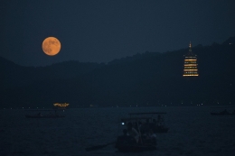 中秋各地赏月 最大最圆月亮登场